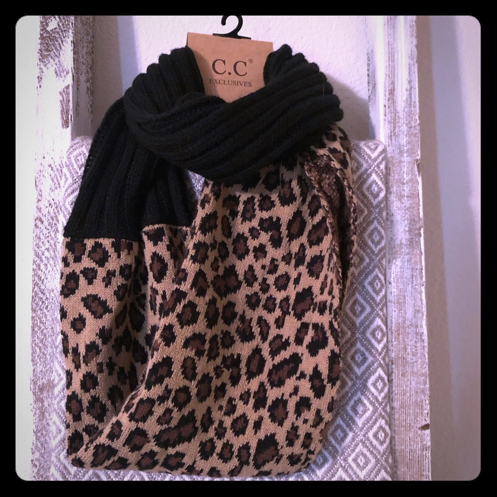 Leopard infinity scarf